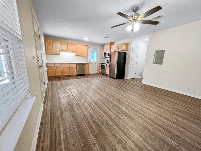 Photo - 9245 Mabel St