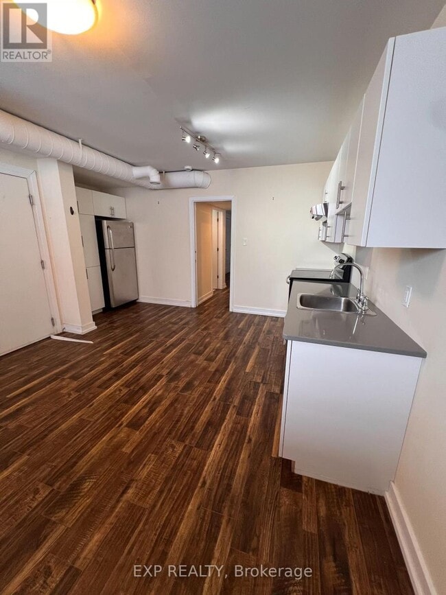 Photo - 144 Barrette St