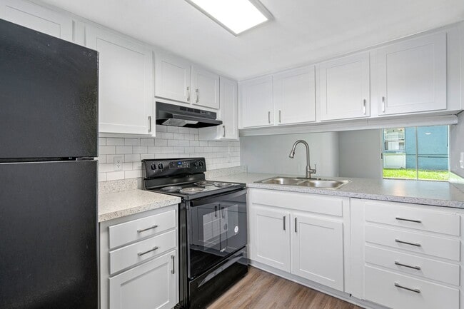 Photo - Willow Square Apartments