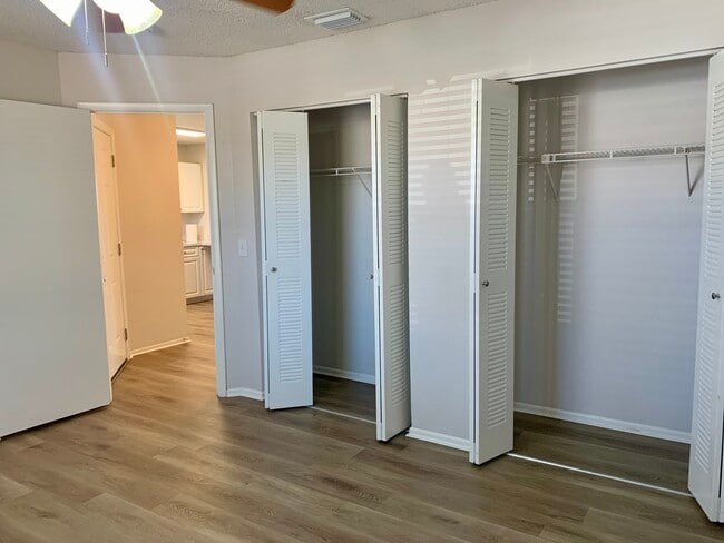 Building Photo - 2558 W Bird St