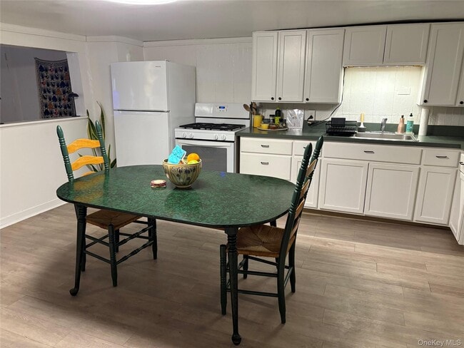 Photo - 455 Piermont Ave Unidad A