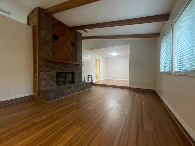 Photo - Charming Home in Sought-After Hidden Oaks Community