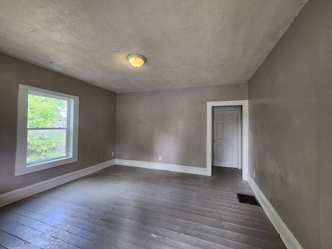 Cozy 2 B 2 BA Duplex - Now $200 Lower in Price !