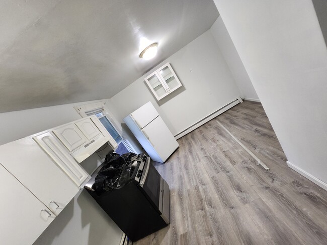 Building Photo - 84 Salem St Unit 2 floor B Rental