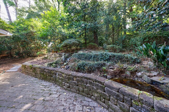 Photo - 2311 Pembrook Pl NE