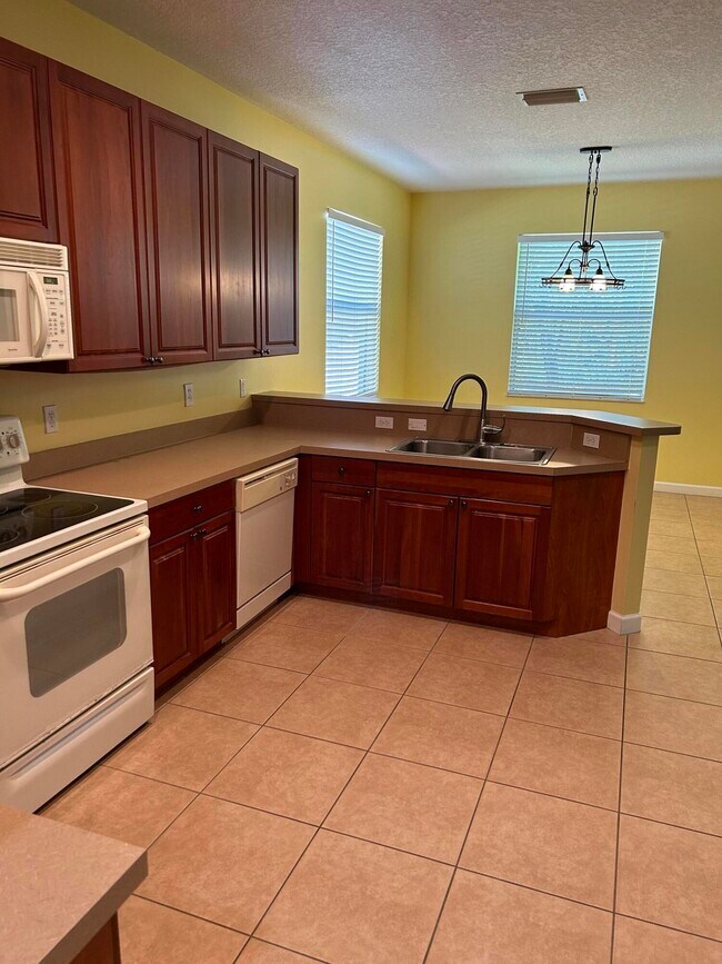 Photo - 433 Gardendale Cir SE