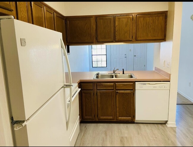 Photo - 8 Viking Dr NW