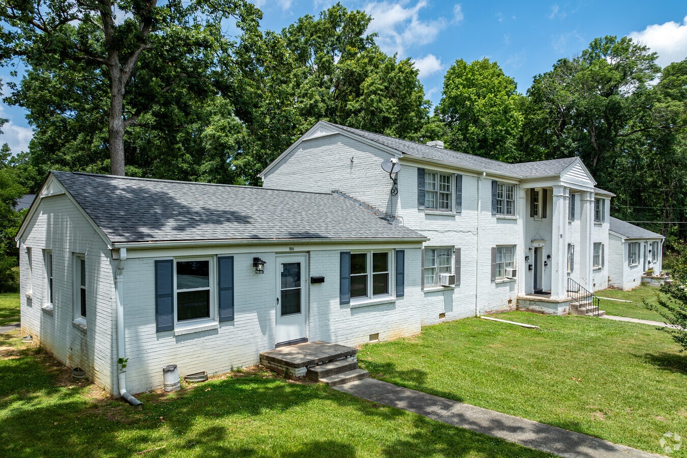 Photo - Brookwood Gardens Apartments