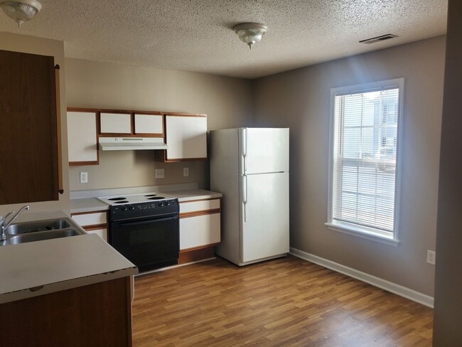 Photo - 2 Bedroom, 1 bath apartment  downstairs un...