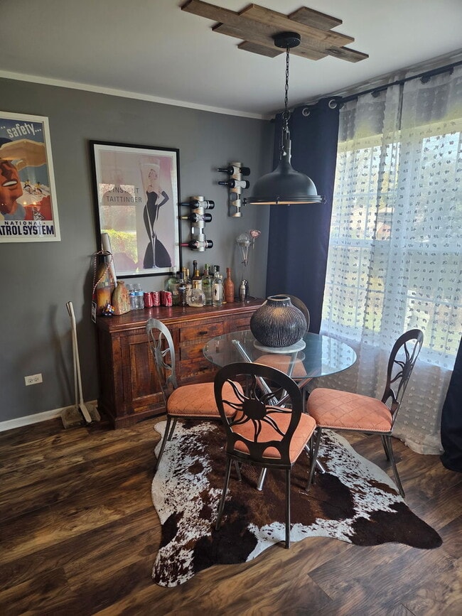 Photo - 1065 N Village Dr