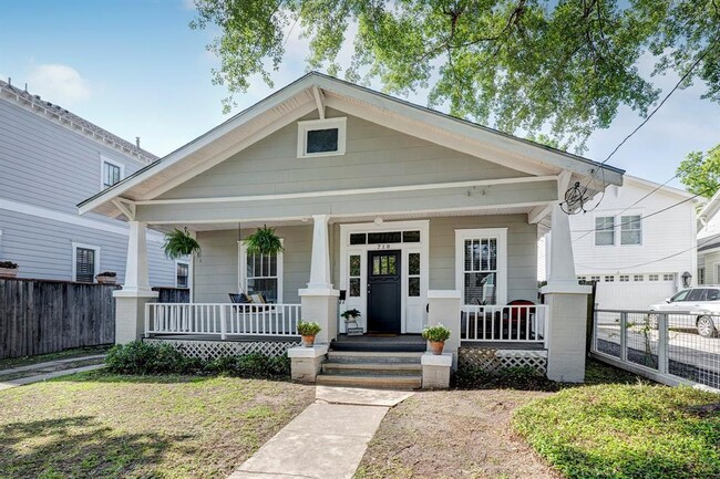 Photo - 710 Woodland St House