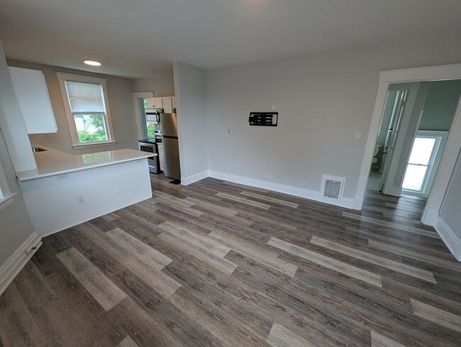 Photo - Beautiful Housing Convenient to Xavier Campus with Bonus Room Unit 3921 Spencer Ave Apt #2