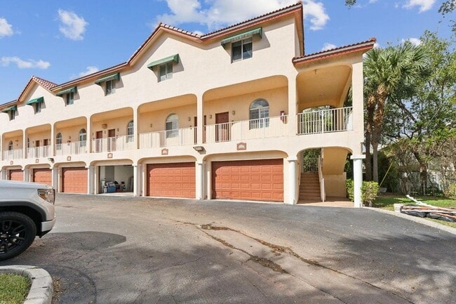 Photo - 2469 NE 14th St