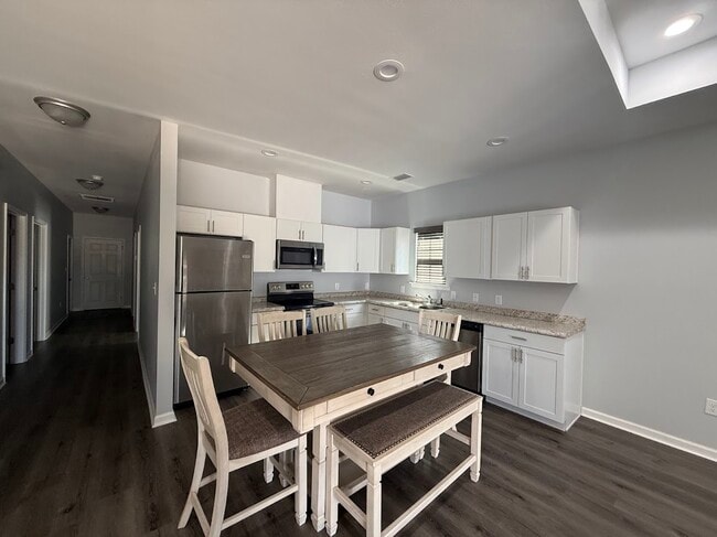 Photo - 1725 Holton St