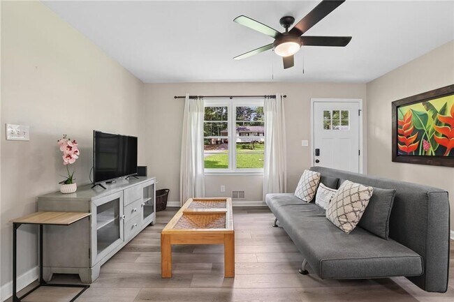 Photo - 6385 Lobelia Rd SW