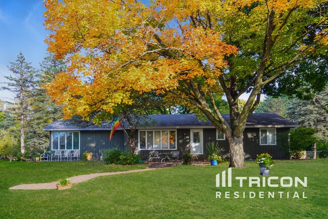 Building Photo - 820 Shenandoah Ln N