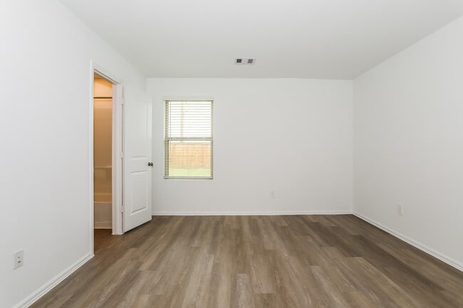 Photo - 423 Jewett Meadow Dr