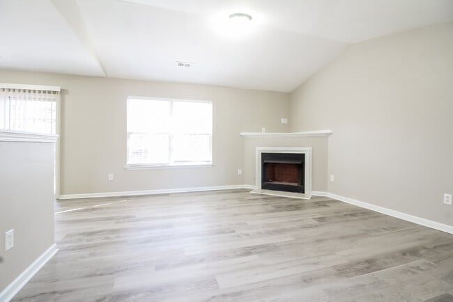 Photo - 206 Yukon Dr