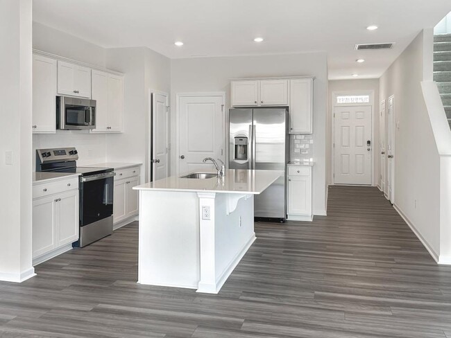 Photo - 911 Pilot St