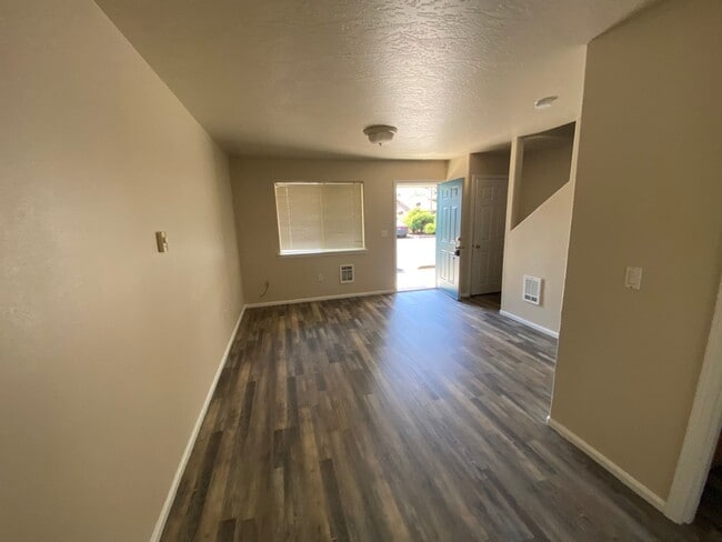 Photo - Remodeled 2 Bed 1.5 bath Springfield apartment Unit 270 s 41st place #6