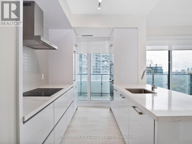 Photo - 2221 Yonge St Unit 1708