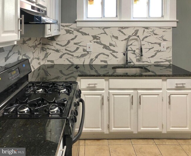 Photo - 4251 Nicholas Ave