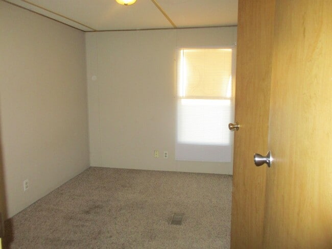Photo - 413 Debby St