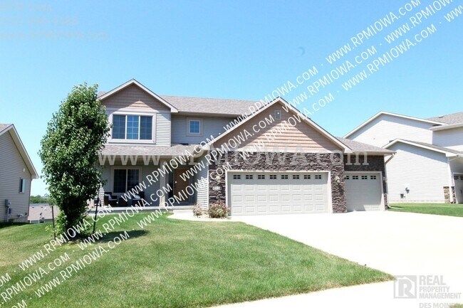 Photo - OVER 2000 SQ FT!!   5 Bedroom, 3.5 Bath Ho...