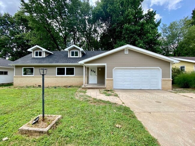 Building Photo - 1272 E Woodland St Rental