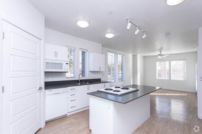 1BR, 1BA - 706SF - Kitchen