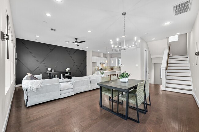 Photo - 717 Morris St