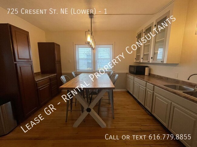 Spacious One Bedroom - Close to Downtown! - Spacious One Bedroom - Close to Downtown! Apartment Unit 1