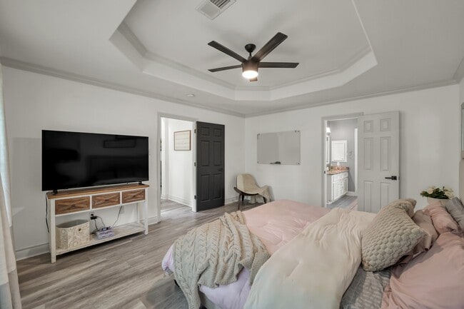 Photo - 3215 Canterbury Ln