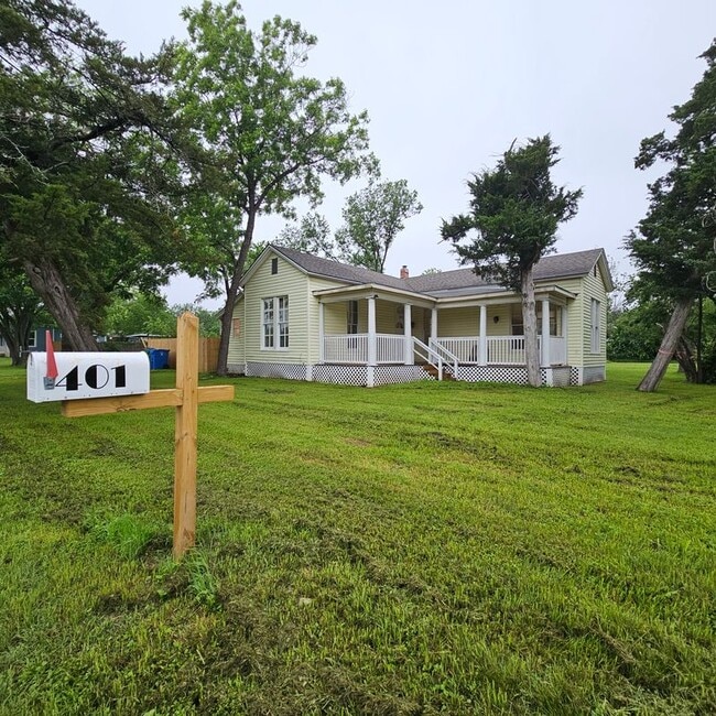 Photo - 401 Shaw St