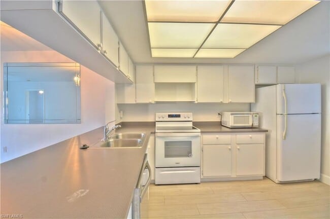 Building Photo - 2330 Naples Trace Cir