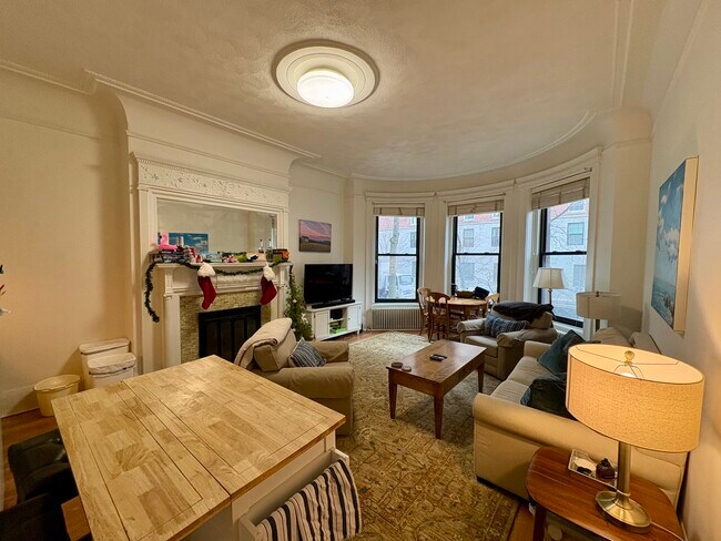 Building Photo - 23 Bay State Rd Unit 2B