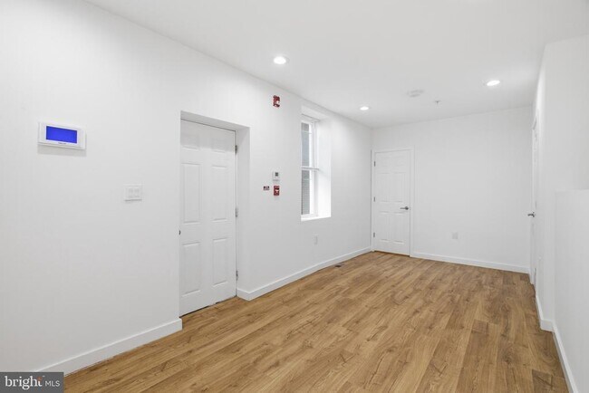 Photo - 2162 E York St