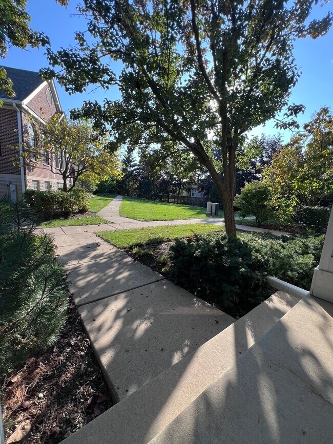 Photo - 554 Prestwick Ln