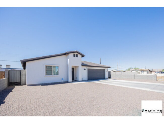 Photo - Welcome to this modern 4/2 home in the heart of South Phoenix!