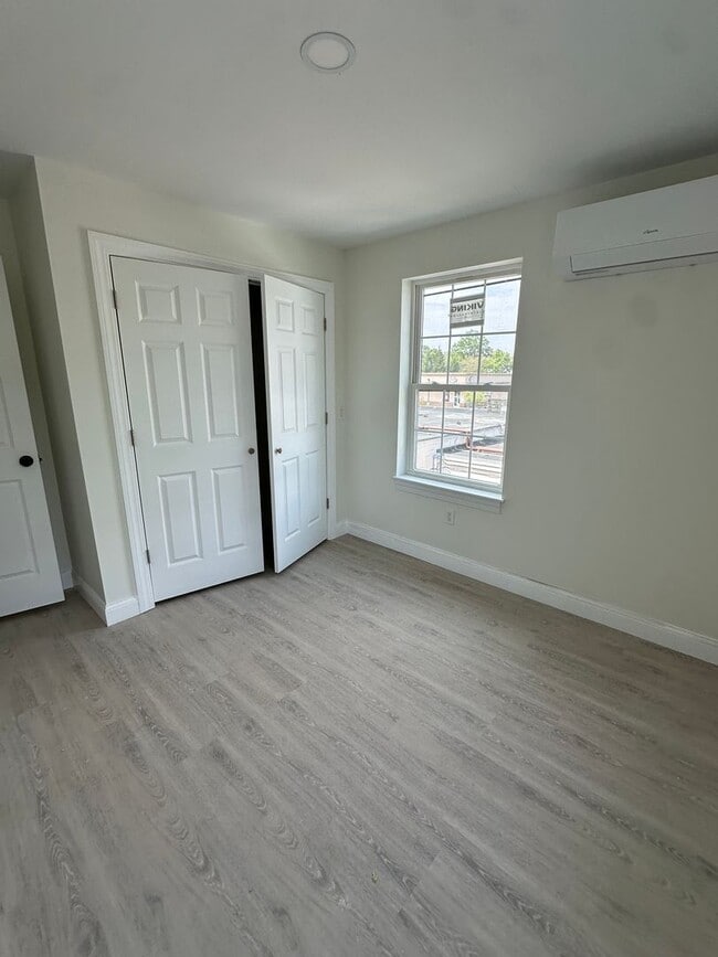 Photo - Beautifully Renovated 1 Bedroom Apartment Unidad 102