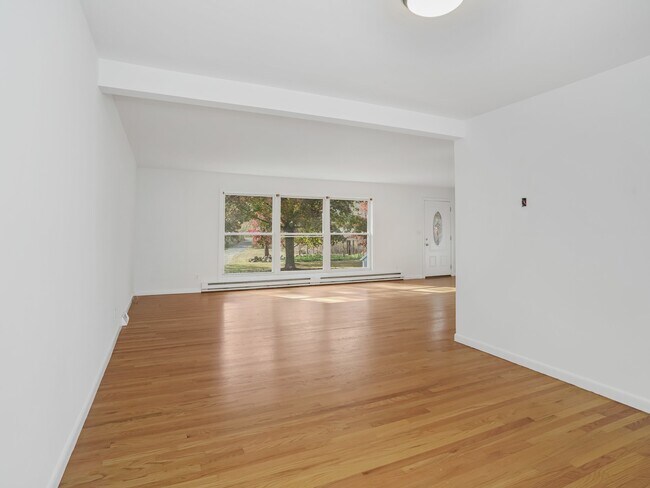 Photo - 488 Sport Hill Rd