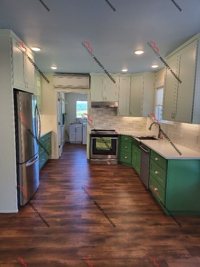 Photo - STATUS *AVAILABLE* | R207 | $2095 *** MOVE IN SPECIAL ****