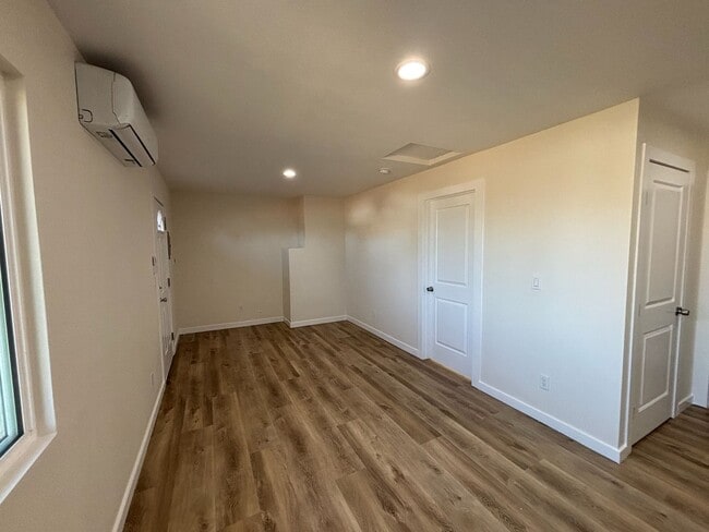 Photo - 421 Robinhood Ln Unit 3