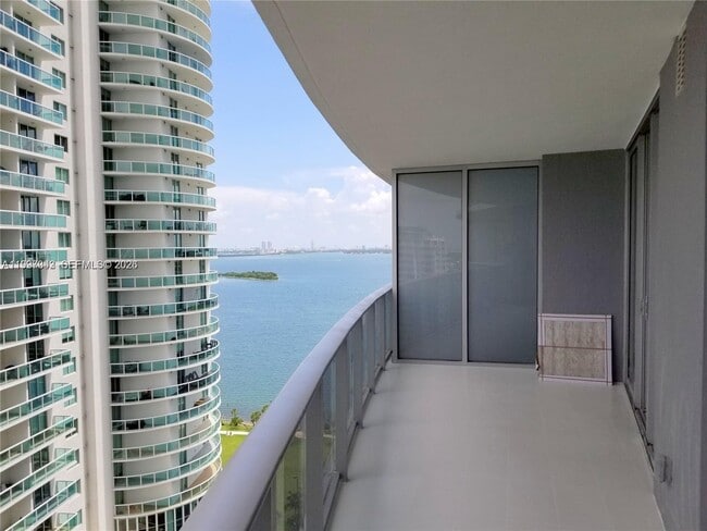 Photo - 488 NE 18th St Unidad 2005