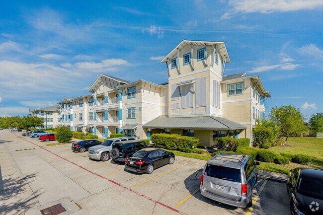 Photo - Lakeside Apartments