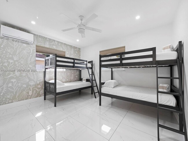 Photo - 6951 Miami Lakeway S