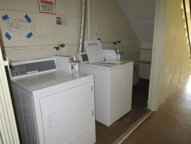 Photo - 4240 Woodside Dr Unit 8