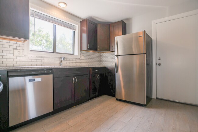 Building Photo - 6803 N Ridge Blvd Unit 207