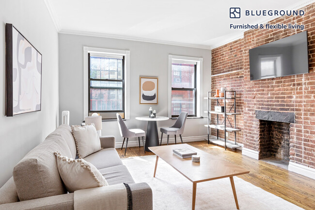 Building Photo - 273 W 10th St Rental