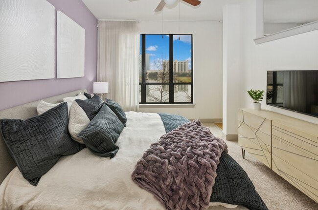 1 habitación, 1 baño - 1252 pies cuadrados - Dormitorio - Shoreline on Lake Carolyn